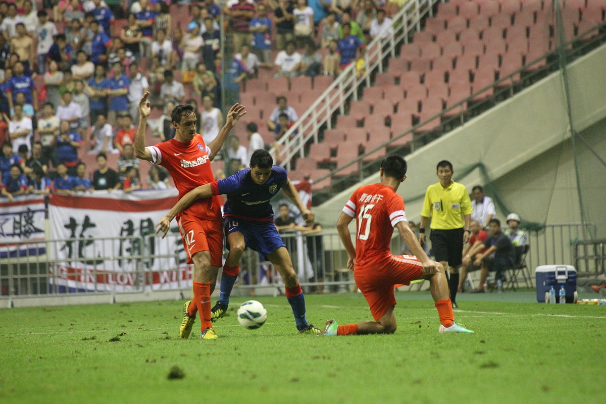 赛季大事件:那些让球迷热血沸腾的瞬间的简单介绍 赛季大事件:那些让球迷热血沸腾的瞬间的简单介绍