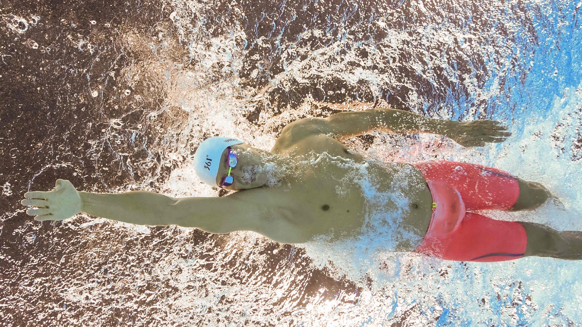 法国球员赛后鞠躬道歉:对不起球迷,法国球迷哭了