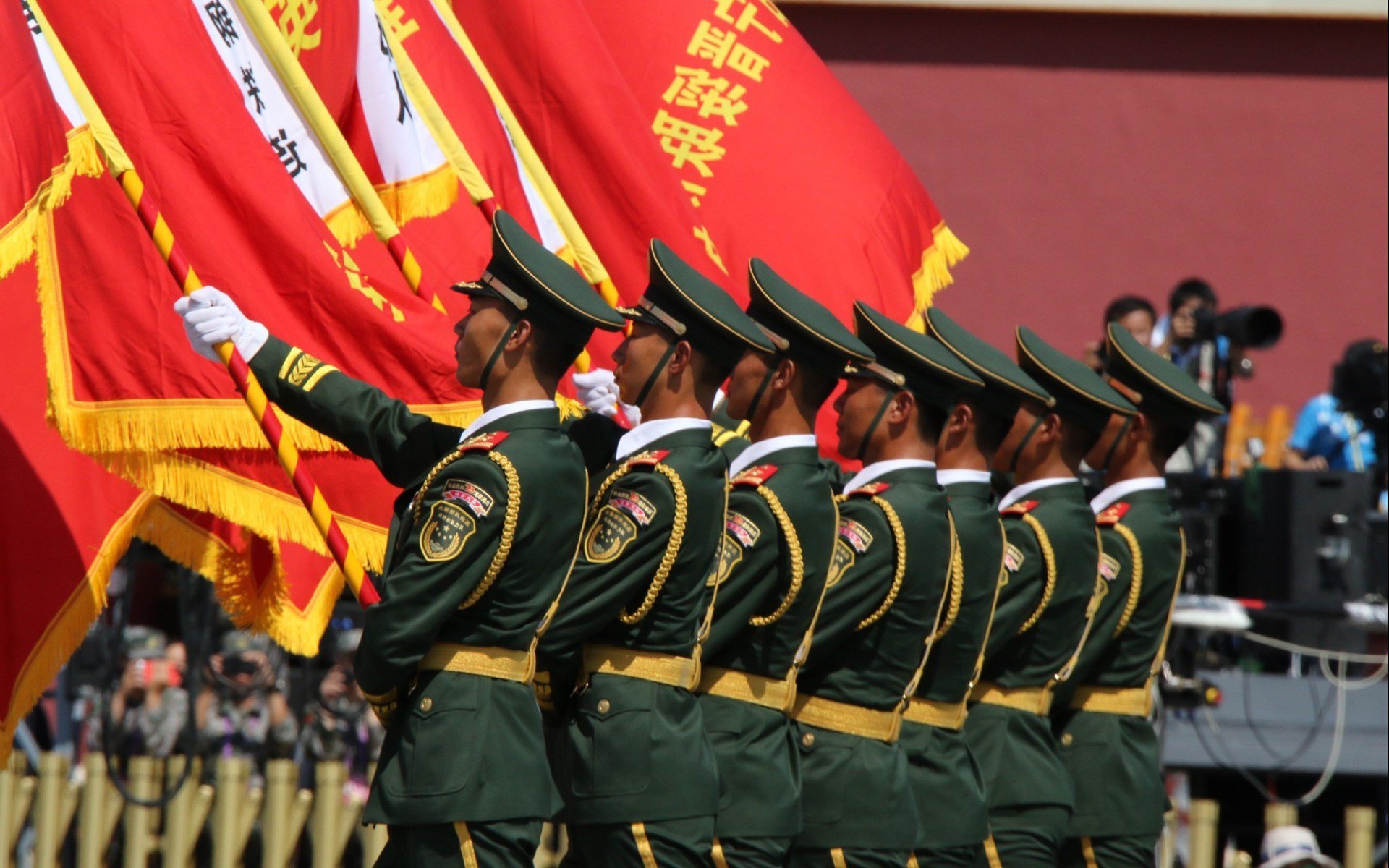 爱游戏下载-王者荣耀赛事解说风格：分析不同解说的特点与风格，王者荣耀赛事战令