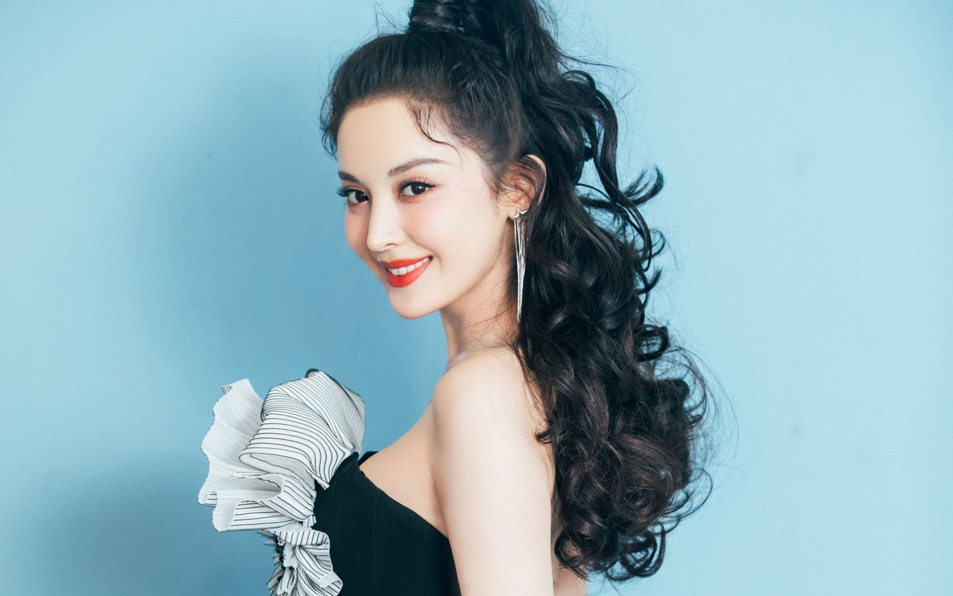 英格兰女足中场球员逆转比分,帮助球队晋级!,英格兰女足中场球员逆转比分,帮助球队晋级