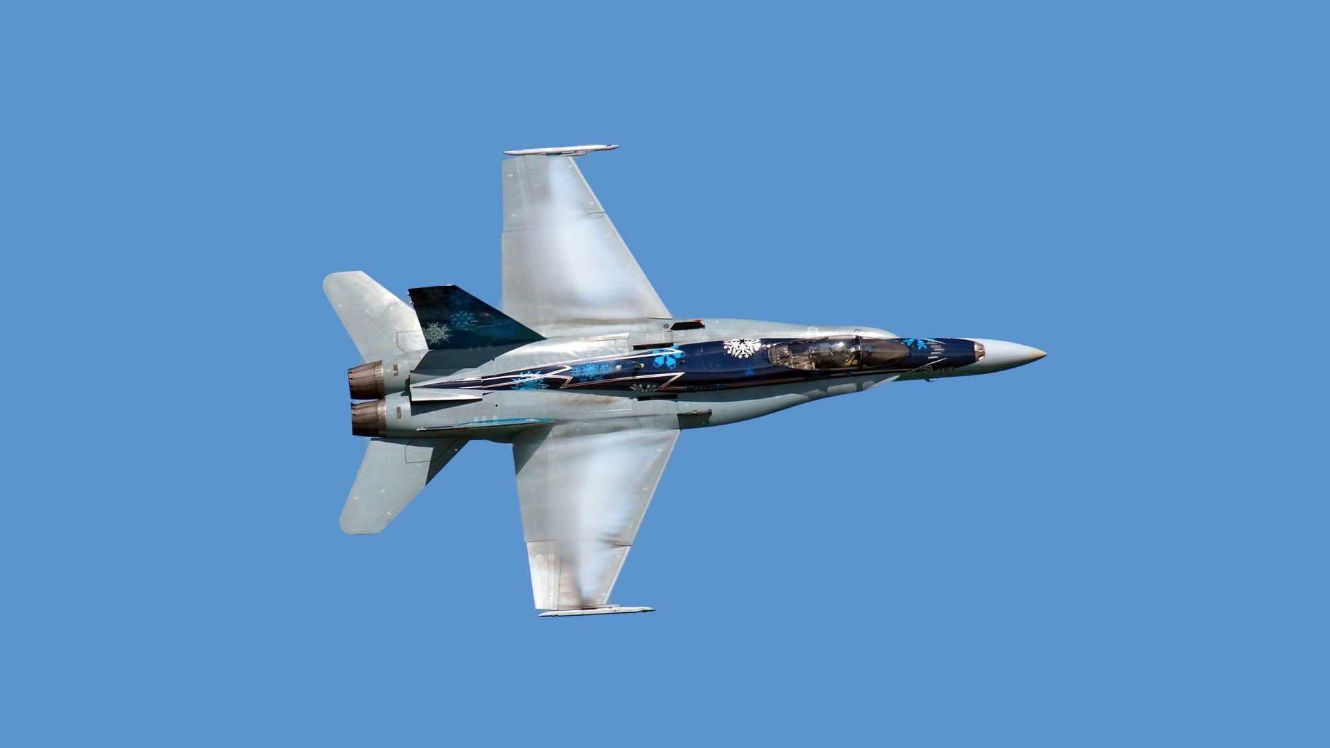 美国骑手艾丽西亚·伯杰和凯特·福夸在巴黎青少年马术比赛中表现出色，获得多项荣誉。