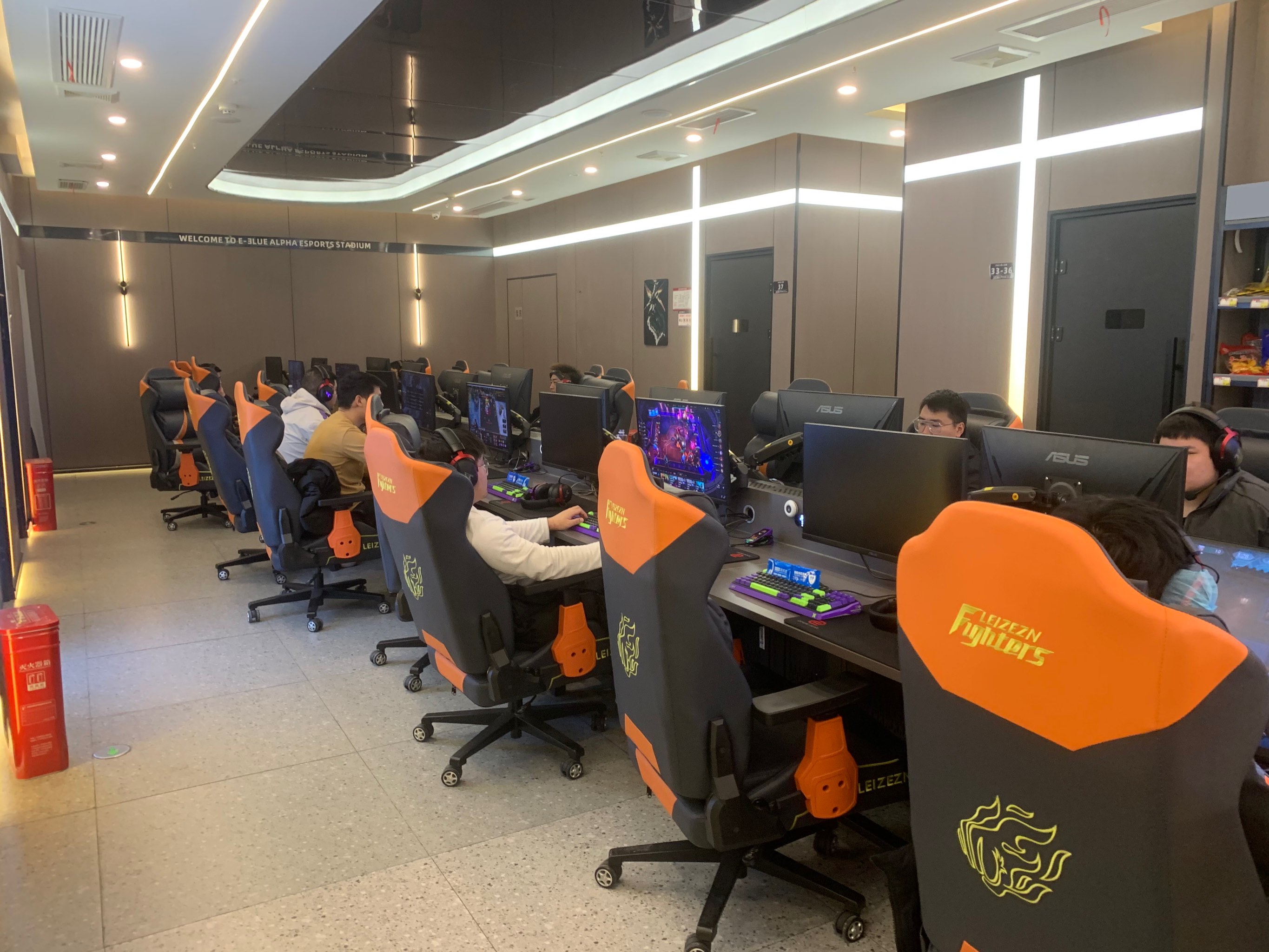 包含爱游戏入口:不同文化视角下的电竞：国际化的对比的词条