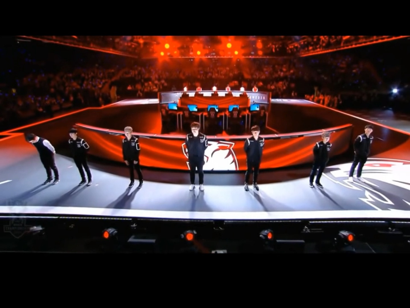 包含爱游戏入口:欧美顶尖战队齐聚：国际顶级赛事激烈对抗的词条