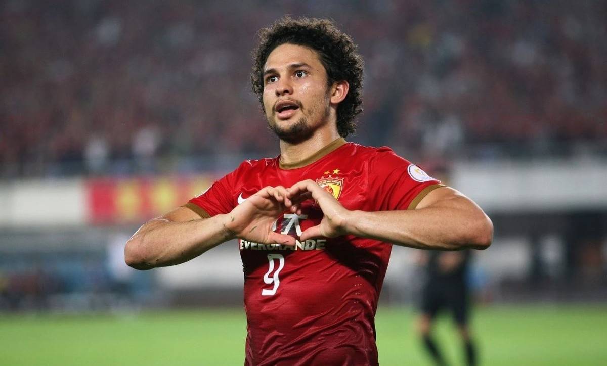 关于爱游戏APP:艾克森:归化球员对中国足球的文化融合与社会影响的信息 关于爱游戏APP:艾克森:归化球员对中国足球的文化融合与社会影响的信息