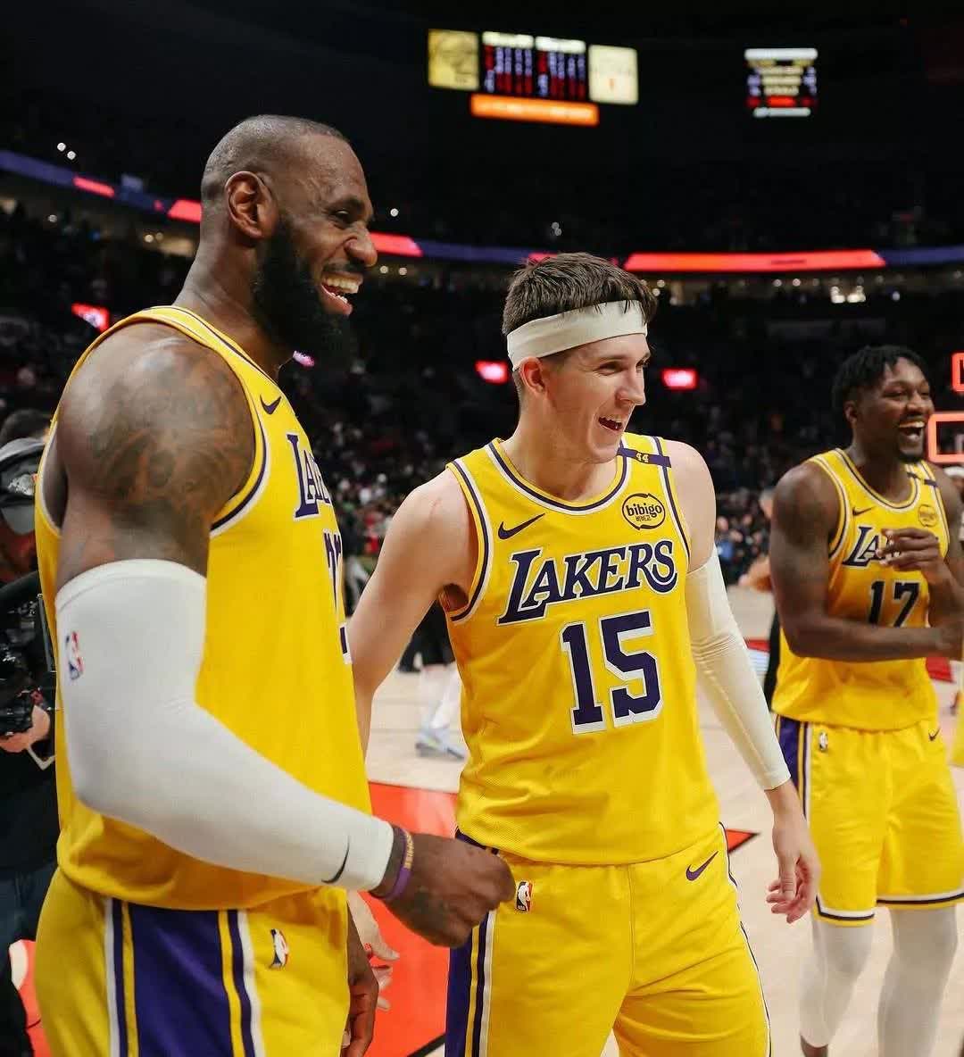 爱游戏官网：湖人队新赛季：海斯表示将提升防守效率的简单介绍